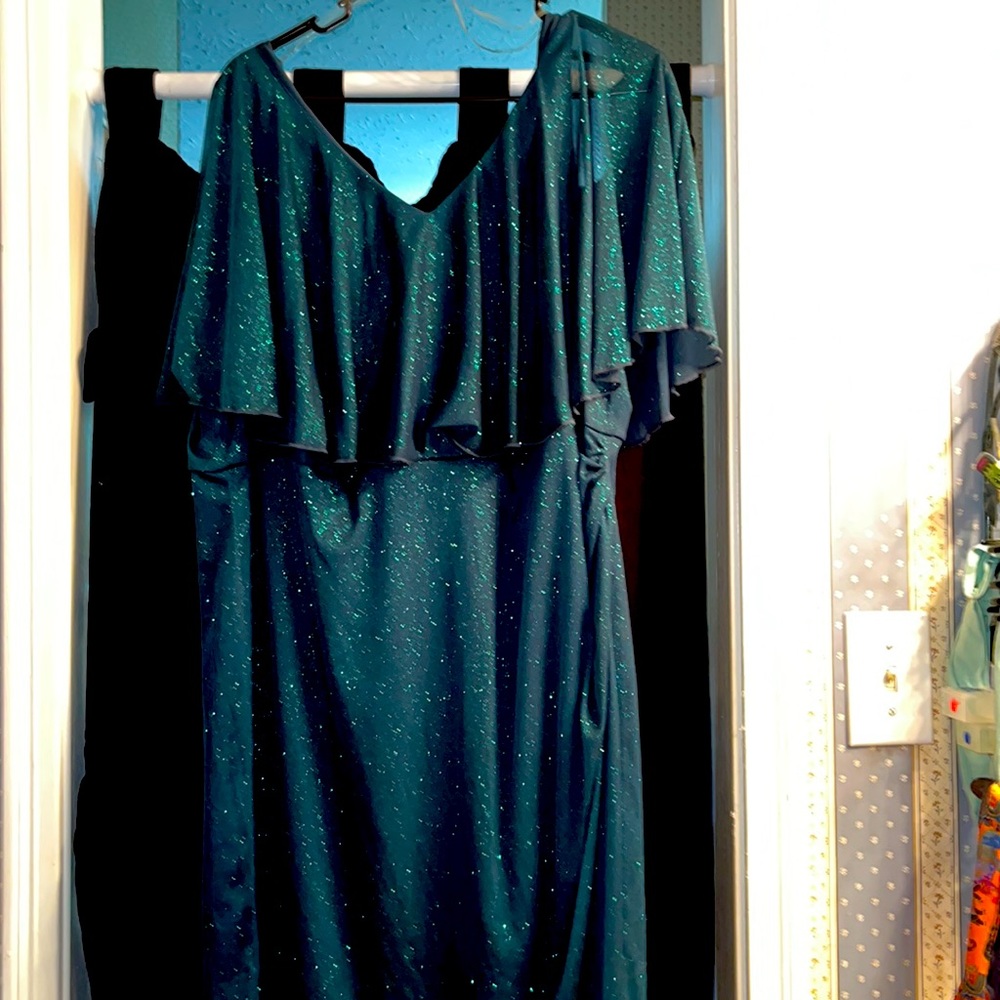 Sparkly Evergreen MIDI Dress, Size 24, Never Worn.